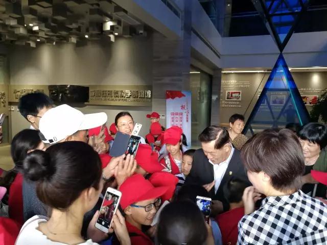 锦上添花!神探博士又获得了“南通市荣誉市民”称号!(图14) 锦上添花!神探博士又获得了“南通市荣誉市民”称号!(图14)