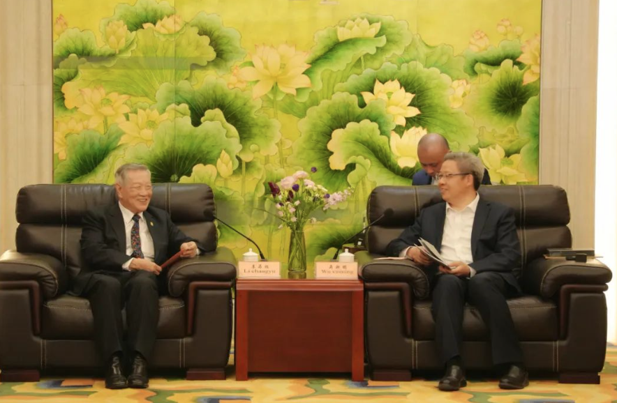 吴新明张彤会见李昌钰博士一行(图2) 吴新明张彤会见李昌钰博士一行(图2)