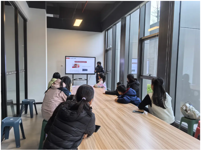 活动回顾 | 印迹溯源 智破迷津——印痕证据知识分享及海绵印章树叶画手工活动(图2) image.png